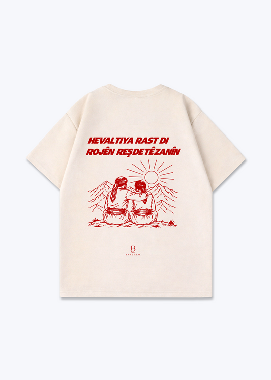 Hevaltiya rast di rojên reş de tê zanîn. Oversized Shirt - Beige Back (Designed)